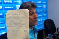 В Бразилии тренер перечислил игроку 9 тысяч евро за гол бисиклетой (ФОТО)