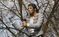 Статую Майкла Джексона у стадиона «Фулхэма» демонтируют