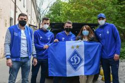 Футболисты «Динамо» передали помощь бойцам АТО в военном госпитале (ВИДЕО)