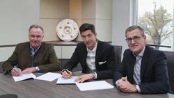 Официально: Левандовски продлил контракт с «Баварией» (ФОТО)