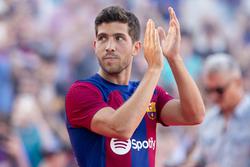 "Roma and Como are considering the transfer of free agent Sergi Roberto