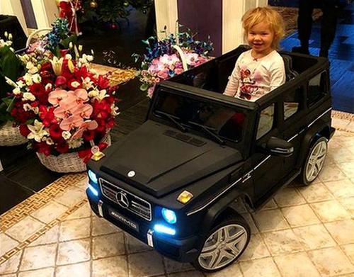 Олег Гусев подарил дочери на День рожденья Mercedes