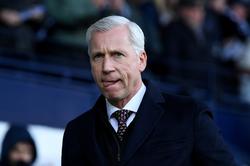Former West Ham and Newcastle coach Alan Pardew may get a job at Burnley