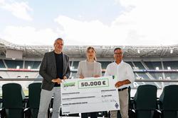 "Borussia Mönchengladbach" donated 50 thousand euros for the restoration of "Okhmatdet" (PHOTO)