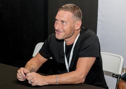 Totti: „Glauben Sie wirklich, dass Messi, wenn er 25 Jahre bei der ‚Roma‘ gespielt hätte, all diese ‚Ballon d’Ors‘ gewonnen hätt