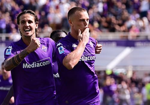 Nachrichten vom Rivalen. "Lazio, das in der Tabelle führt, hat gegen Fiorentina verloren