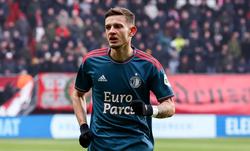 Arne Slot: "Ob Szymanski bei Feyenoord bleibt, hängt davon ab, ob der Krieg in der Ukraine weitergeht"